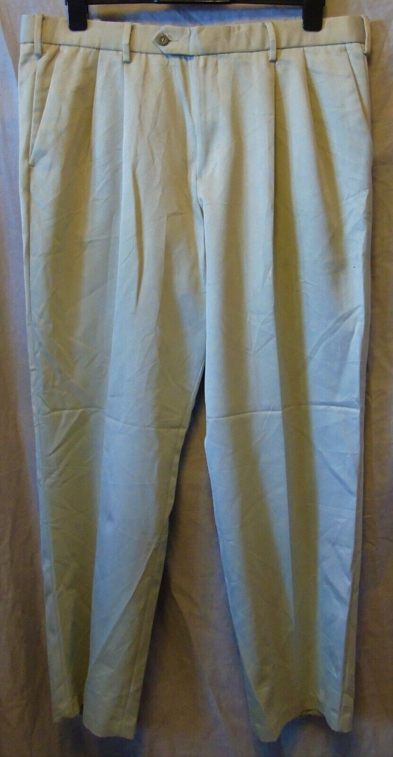 Beige Pleat Front Chino Trousers W38" L32" Levi's Dockers